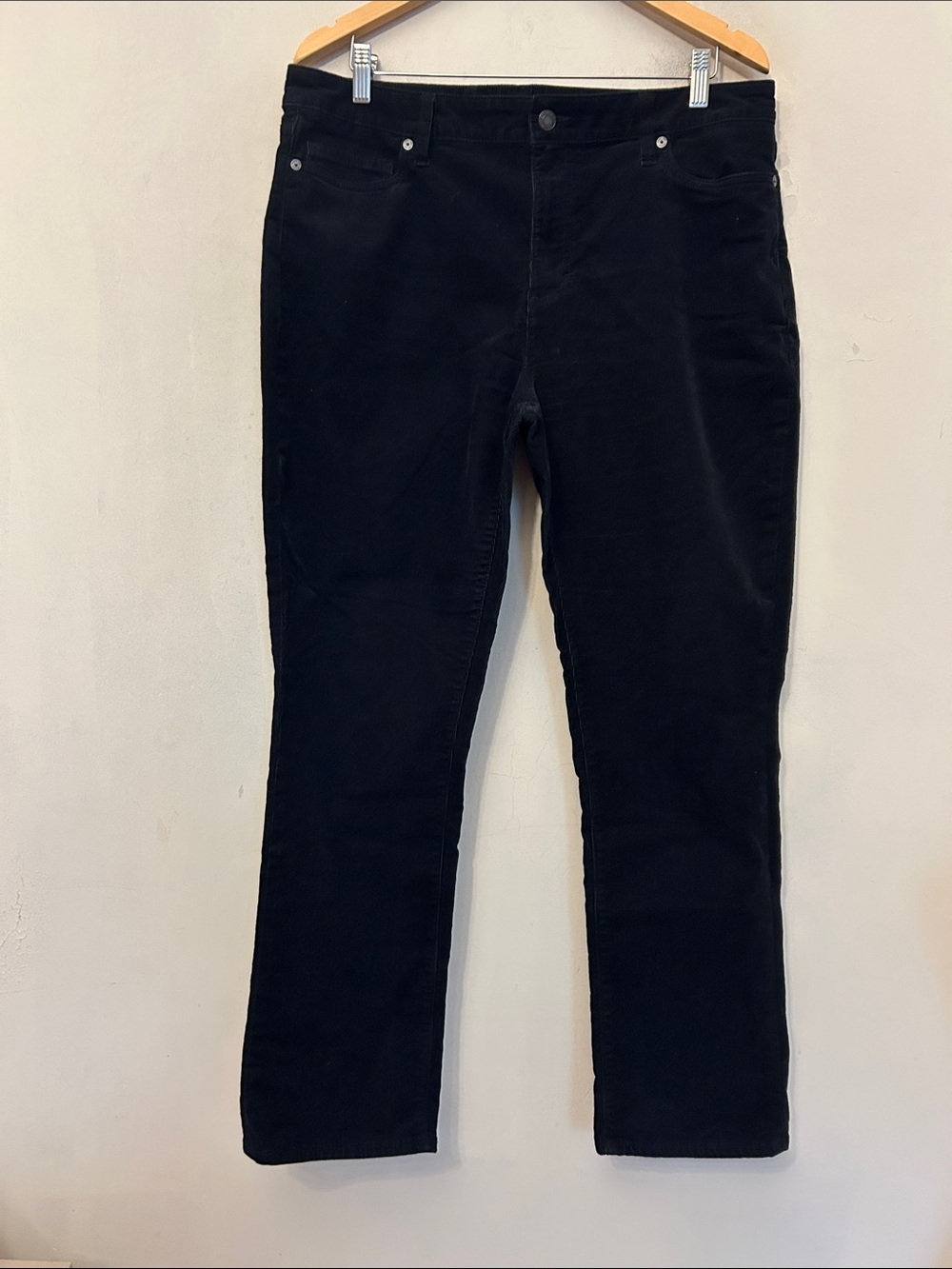 Lands End Classic Black Straight-Leg Corduroy Pants Size 14 EUC